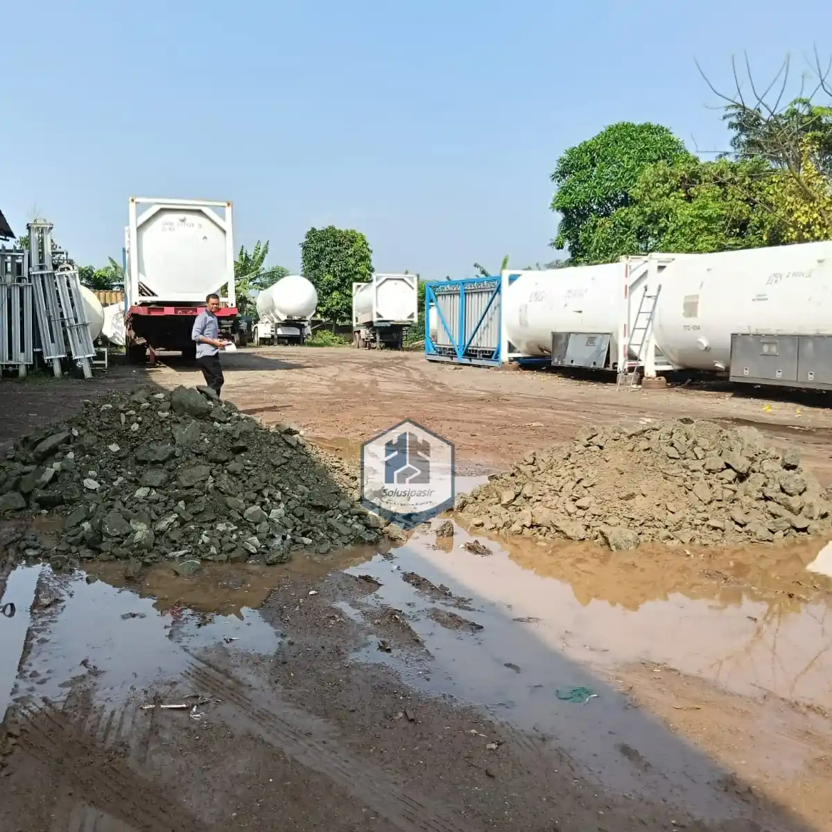 Distribusi dan bongkar muat batu makadam berkualitas di wilayah Jabodetabek